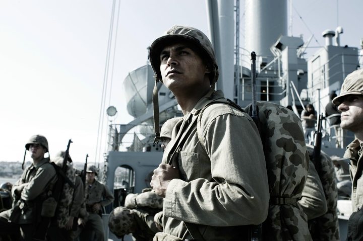 Adam Beach em A Conquista da Honra